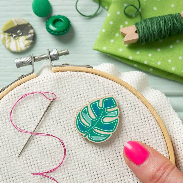 monstera leaf needleminder.jpg